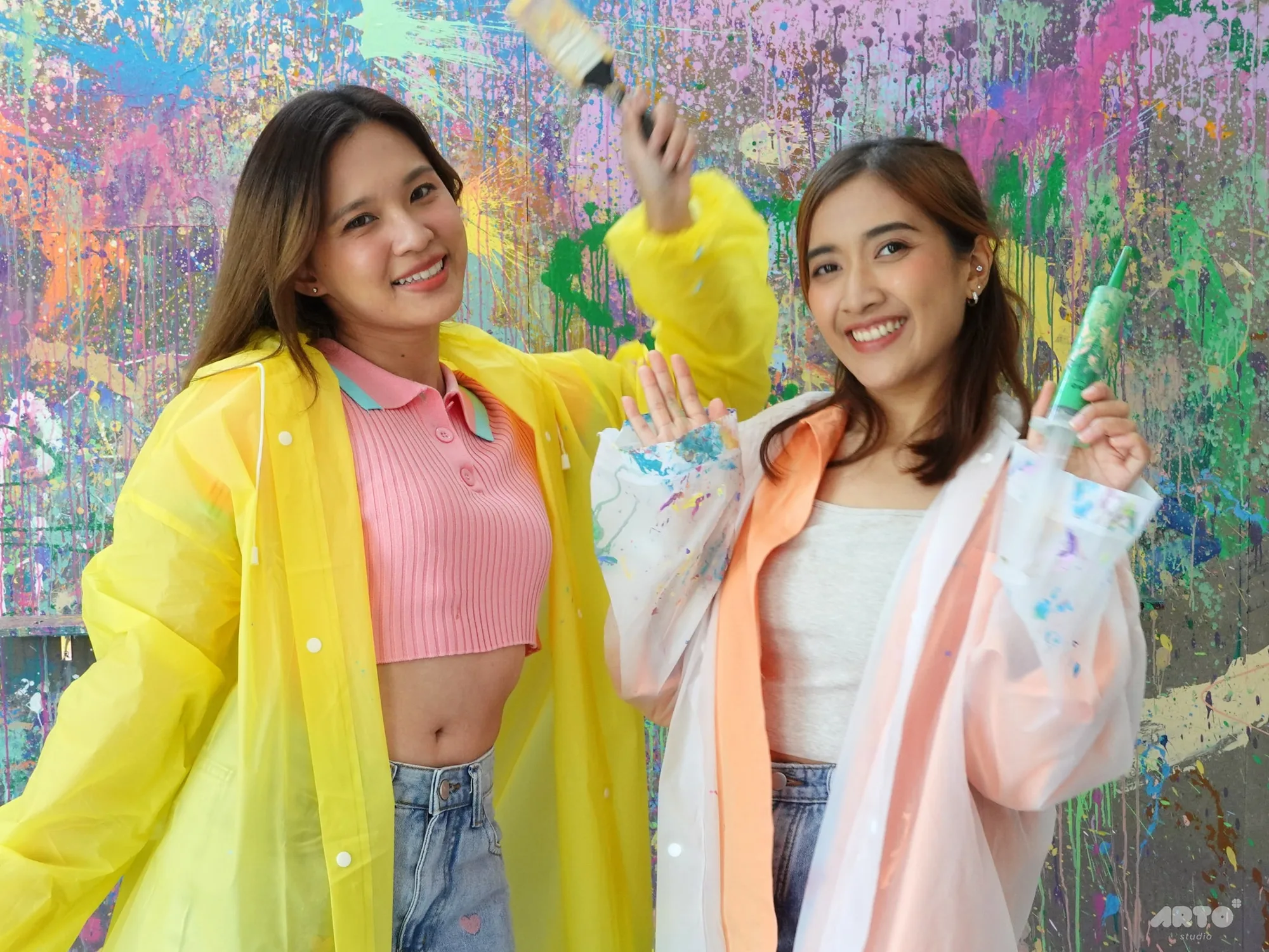 เสื้อคลุมกันเลอะที่สตูดิโอเตรียมให้
